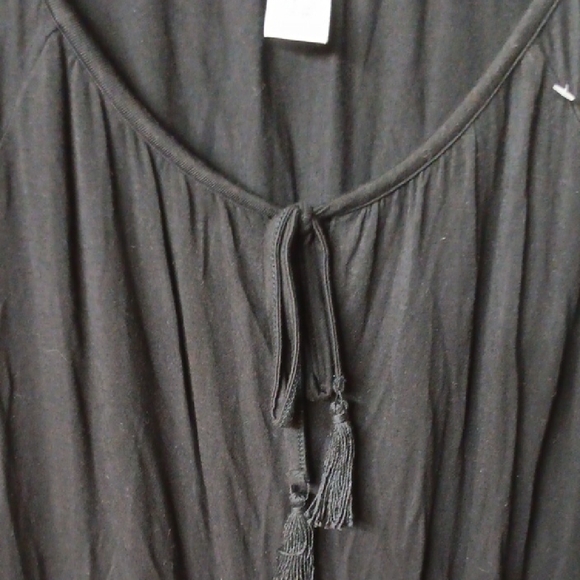 Carmen Marc Valvo Black Blouse with Cut-Out Sleeves - Picture 4 of 5